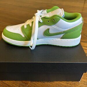 Air Jordan 1 Low SE Green and White Sneakers - NEW - Size 5.5Y